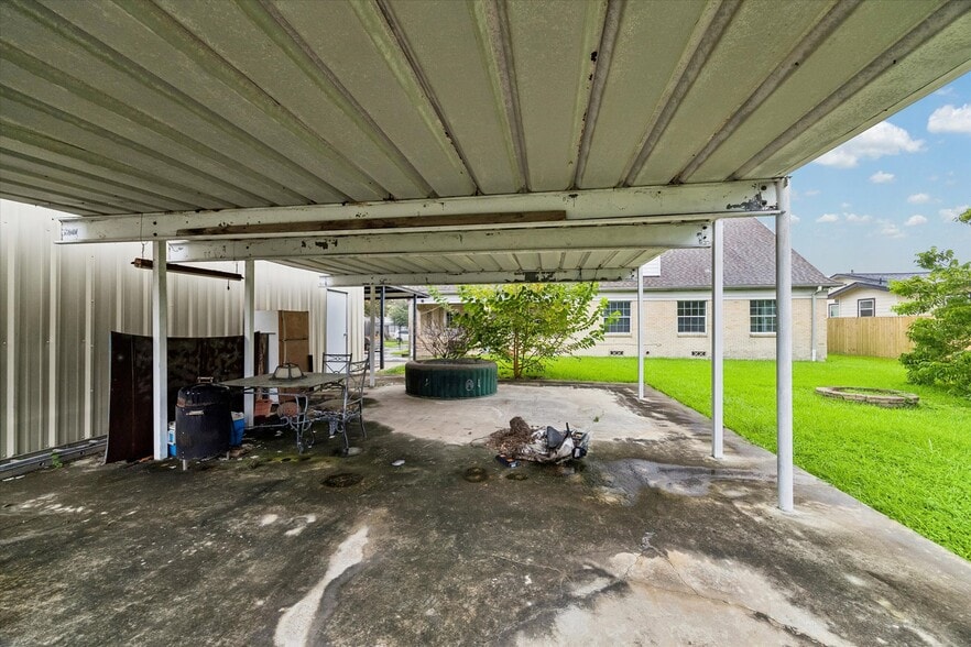 More Photos Of 1330 Des Jardines St, Houston Office Residential For Sale