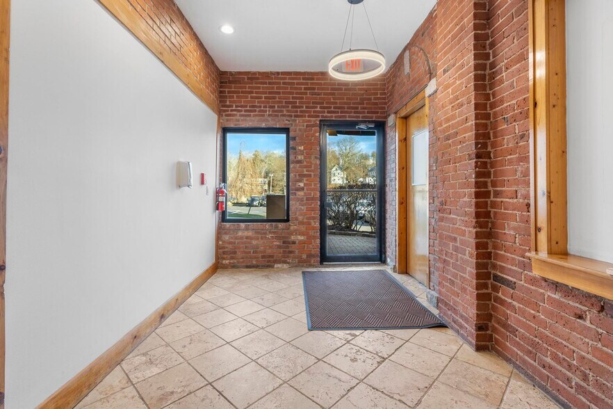 More Photos Of 35 N Main St, Southington Medical For Lease