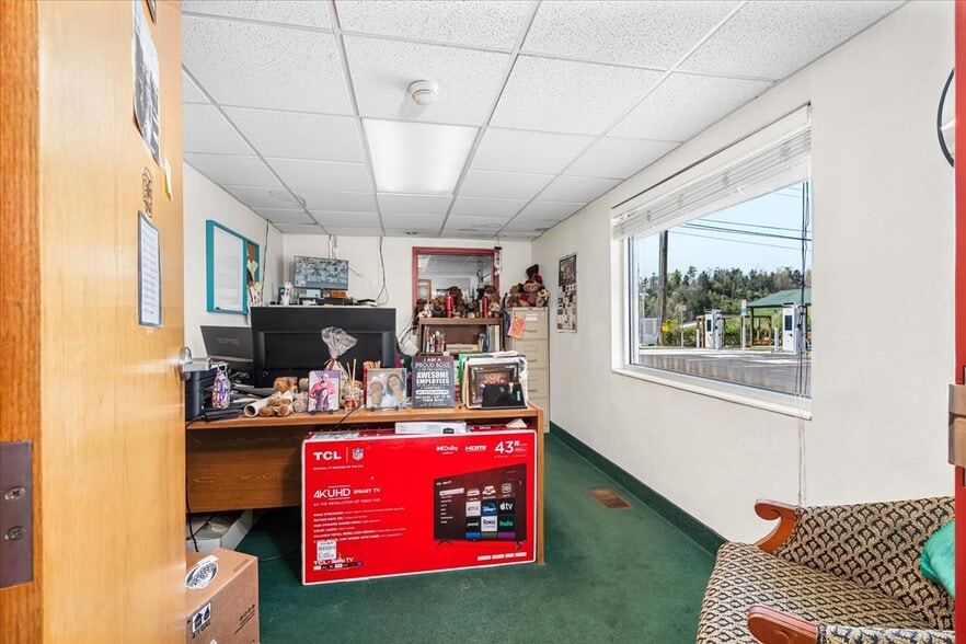 More Photos Of 182 Quillens Chapel Rd, Campton Hotel For Sale