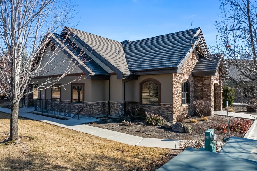 More Photos Of 3209 W Bavaria St, Eagle Medical For Sale