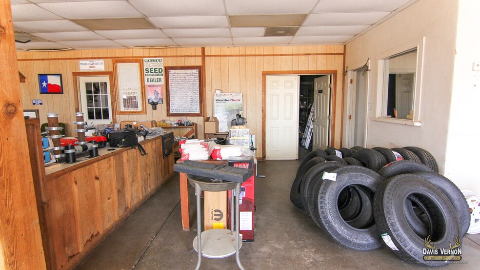 More Photos Of 1331 Cumberland St, Vernon Storefront For Sale