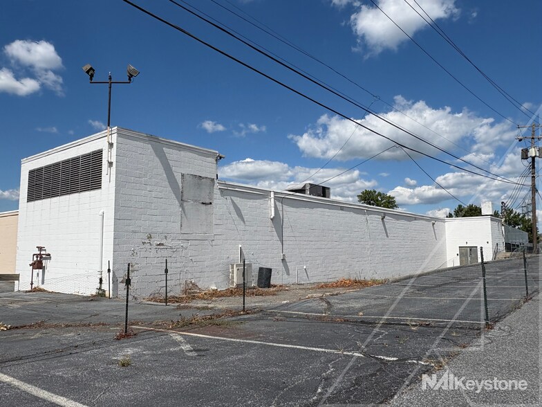 More Photos Of 2101 Centre Ave, Reading Storefront Retail Office For Sale