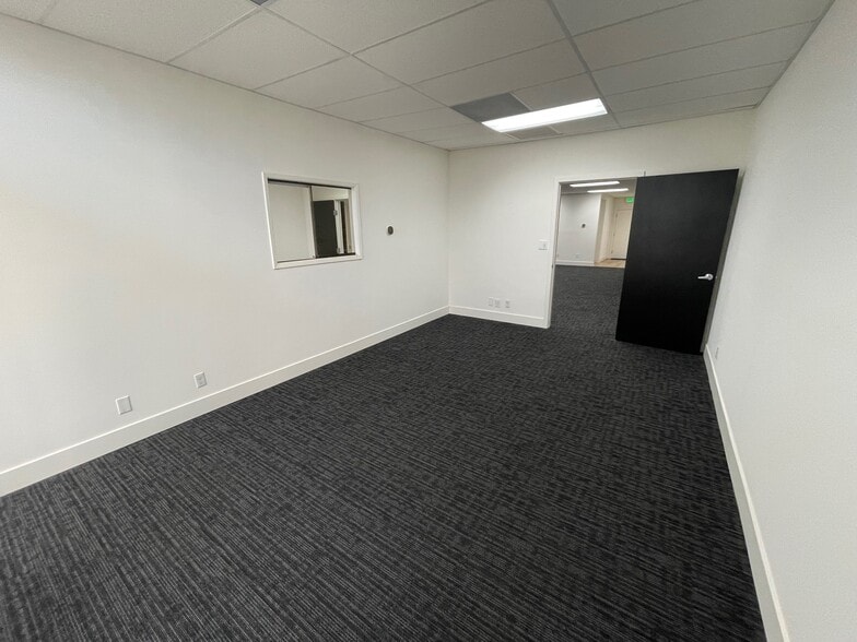 More Photos Of 3212-3214 W Burbank Blvd, Burbank Office For Sale