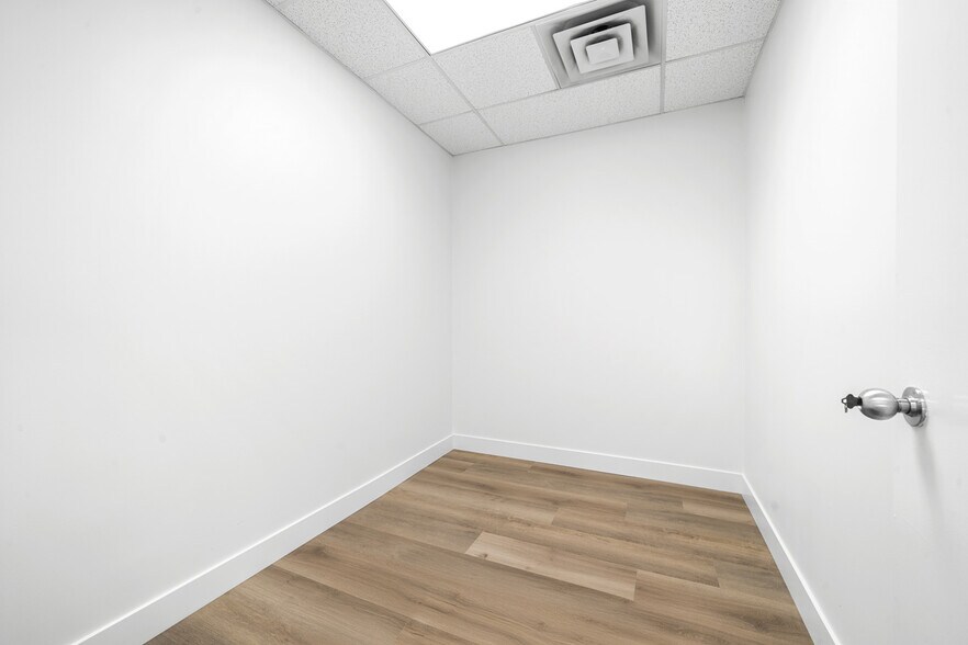 More Photos Of 8920 Fraserton Ct, Burnaby Warehouse For Lease