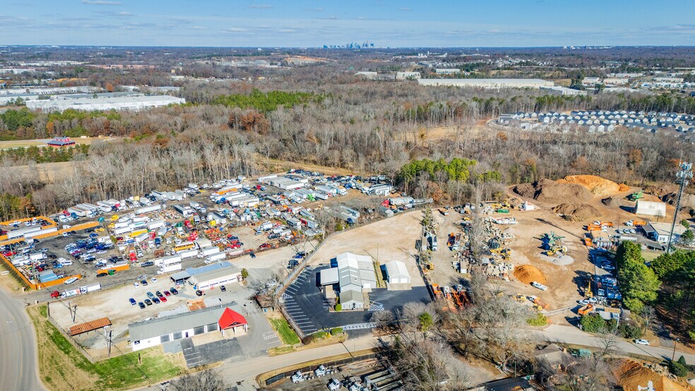 More Photos Of 12715 Downs Cir, Pineville Truck Terminal For Lease