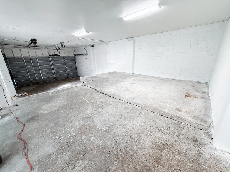 More Photos Of 200 Cooper St, Beverly Distribution For Sale