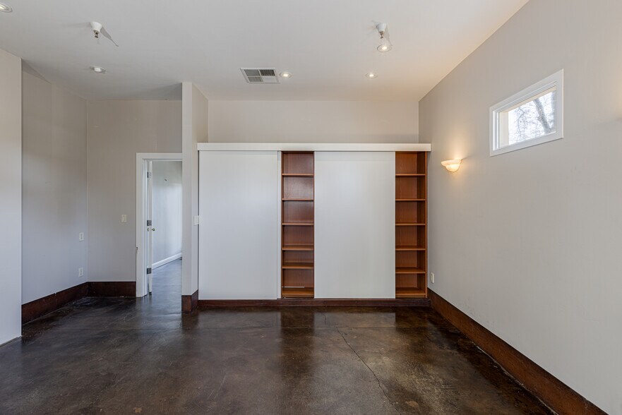 More Photos Of 220 Windsor River Rd, Windsor Apartments For Sale