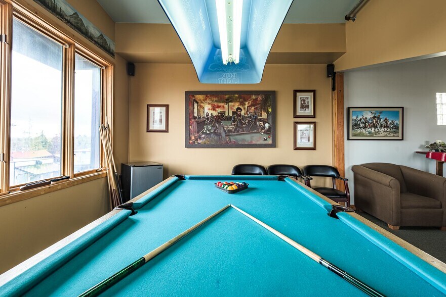 More Photos Of 117 Pine St, Pinedale Restaurant For Sale