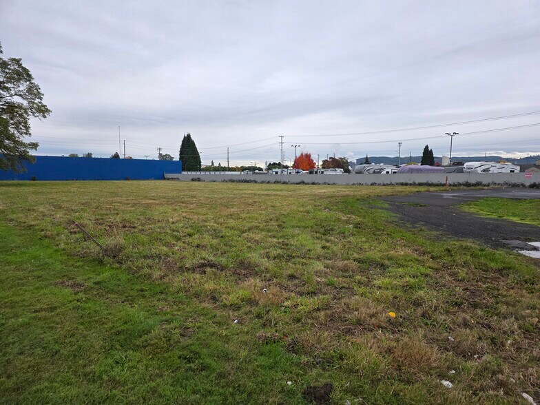More Photos Of 624 9th Ave, Longview Land For Lease