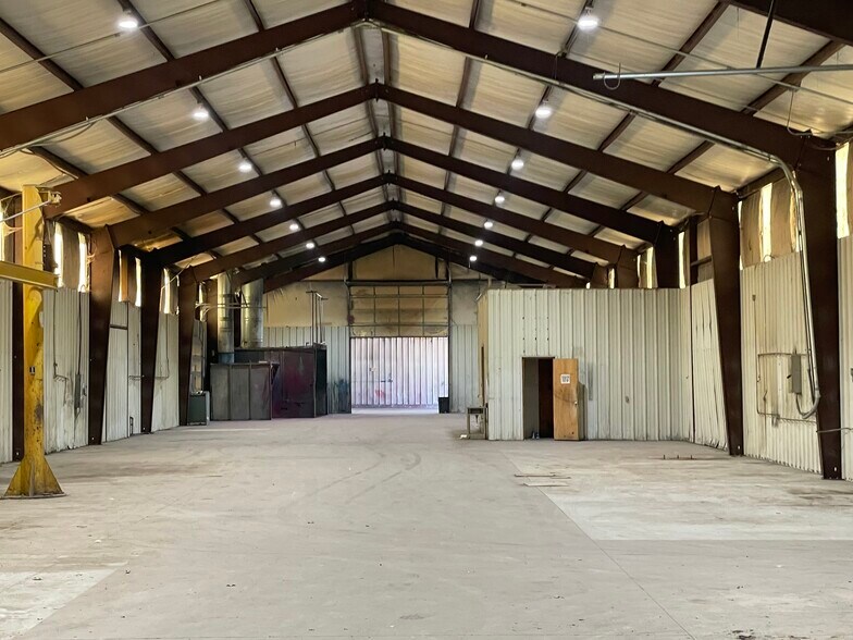 More Photos Of 6420 S US Highway 377, Stephenville Manufacturing For Lease