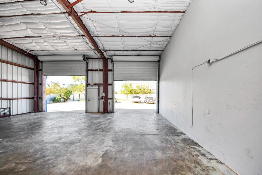 More Photos Of 6549 W Tidwell Rd, Houston Auto Dealership For Lease