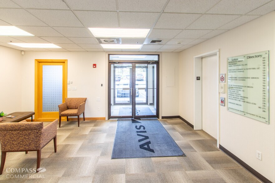 More Photos Of 300 SE Reed Market Rd, Bend Office For Sale