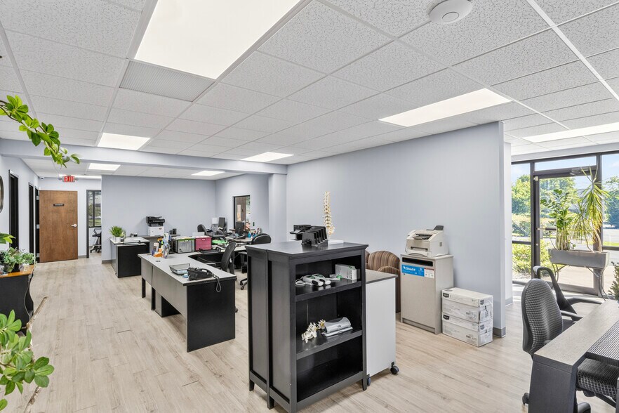 More Photos Of 160 Prosperous Pl, Lexington Medical For Sale