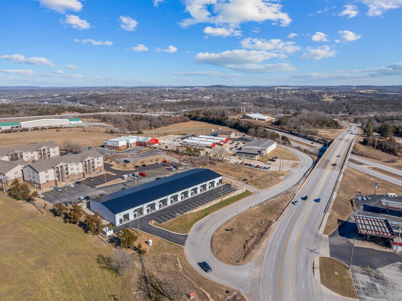 More Photos Of 201 Blue Sky ln, Hollister Flex For Lease
