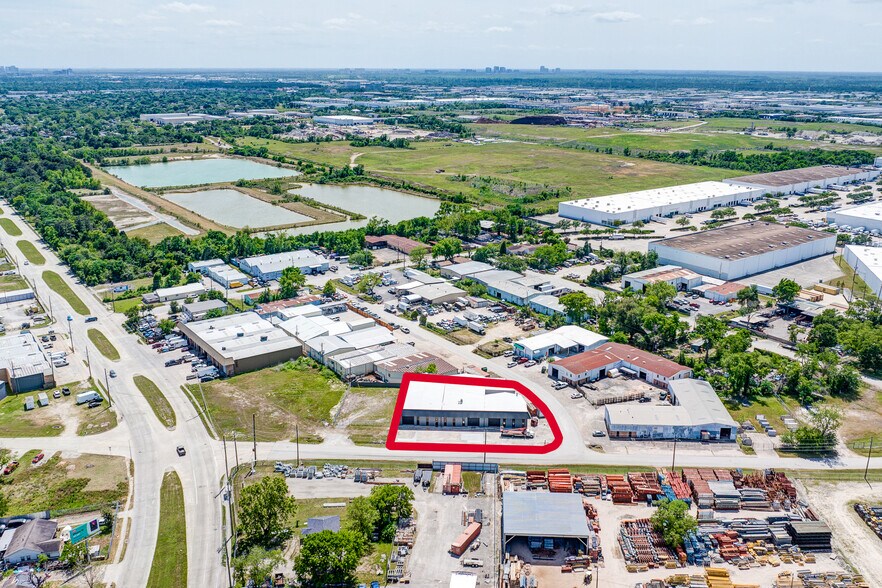 More Photos Of 10215 Papalote St, Houston Showroom For Lease