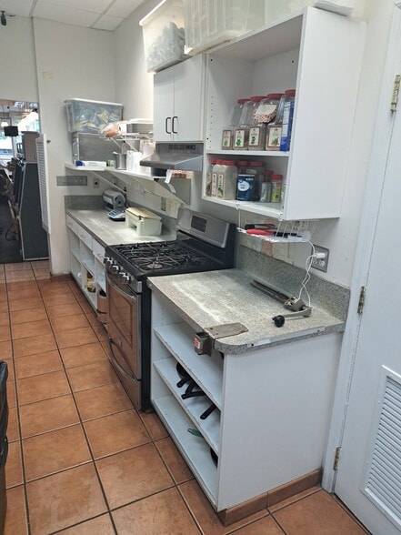 More Photos Of 380 George St, New Brunswick Storefront Retail Residential For Lease