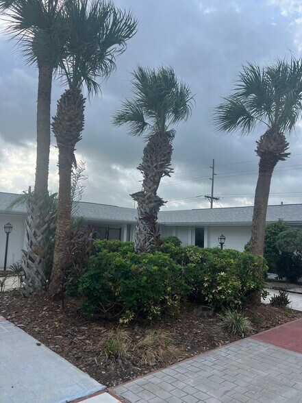 More Photos Of 1601 Rickenbacker Dr, Sun City Center Medical For Lease