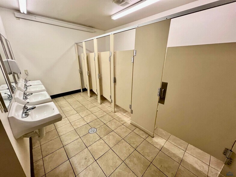 More Photos Of 947 Main St, Sturgis Sports And Entertainment For Sale