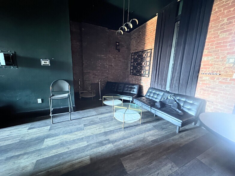 More Photos Of 1910 Magazine St, New Orleans Storefront Retail Residential For Lease