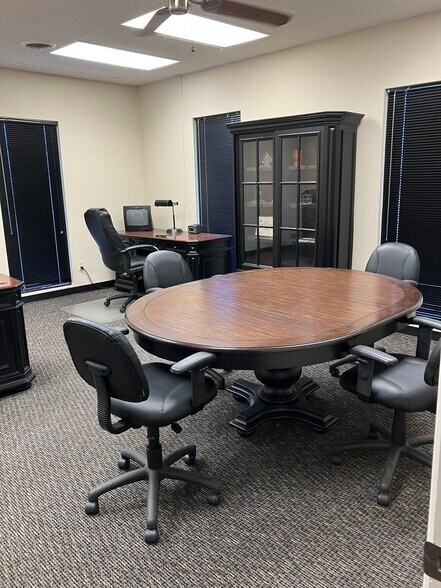 More Photos Of 3218 N Quincy St, Plainview Office For Sale