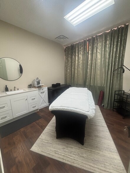 More Photos Of 24001 Orchard Lake Rd, Farmington Hills Medical For Sale