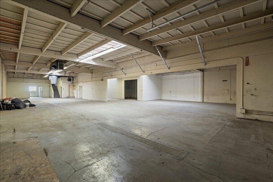 More Photos Of 930 Industrial Ave, Palo Alto Warehouse For Sale