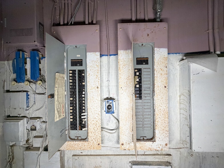 More Photos Of 900 W Chapel Rd, Asheville Showroom For Sale