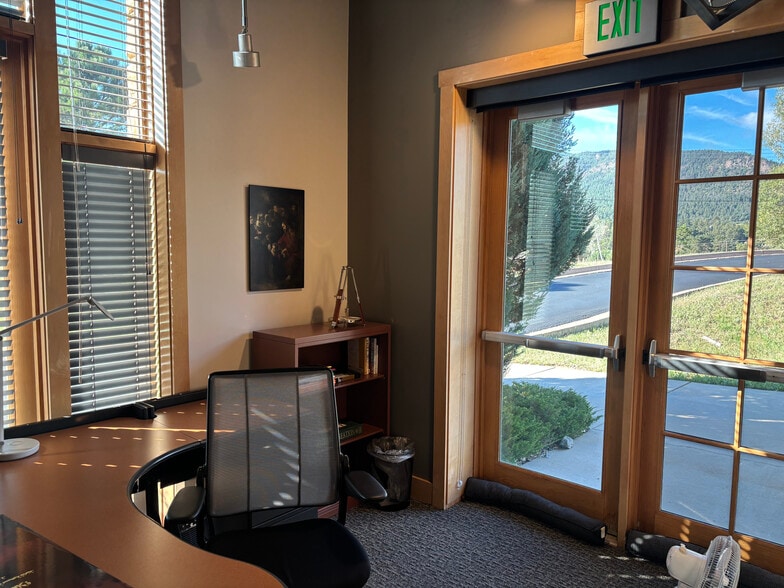 More Photos Of 300 General Palmer Dr, Palmer Lake Office For Lease