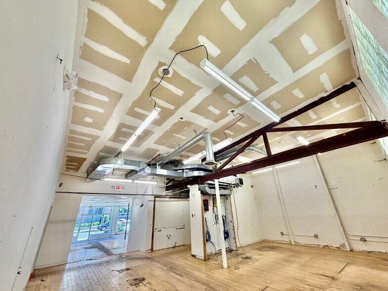 More Photos Of 205 Railroad Ave, Greenwich Freestanding For Lease