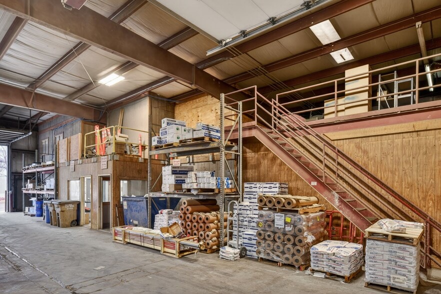 More Photos Of 2609 S Carolyn Ave, Sioux Falls Warehouse For Lease