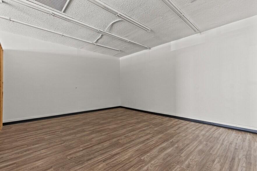 More Photos Of 204 E 11th St, Los Angeles General Retail For Sale