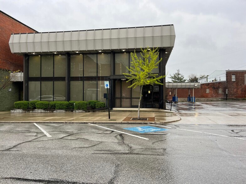 More Photos Of 125 W Spring St, Saint Marys Bank For Sale