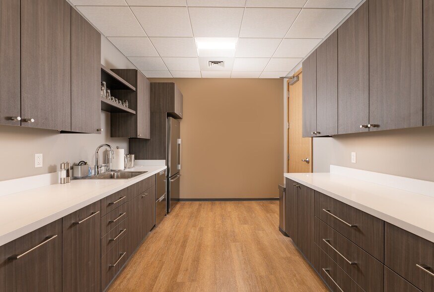 More Photos Of 130 Robin Hill Rd, Goleta Loft Creative Space For Lease