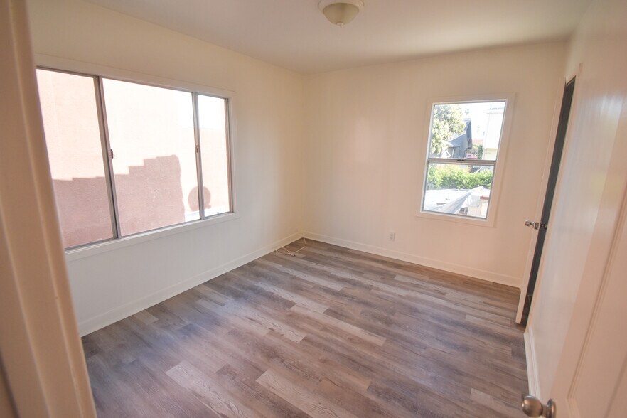 More Photos Of 2010 S Harcourt Ave, Los Angeles Apartments For Sale