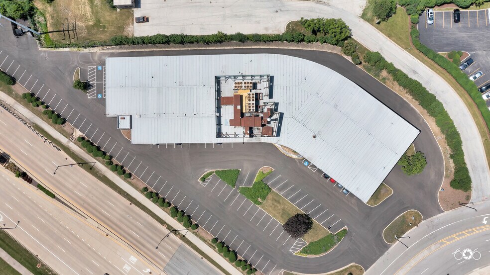 More Photos Of 800 Enterprise Dr, Oak Brook Office For Sale