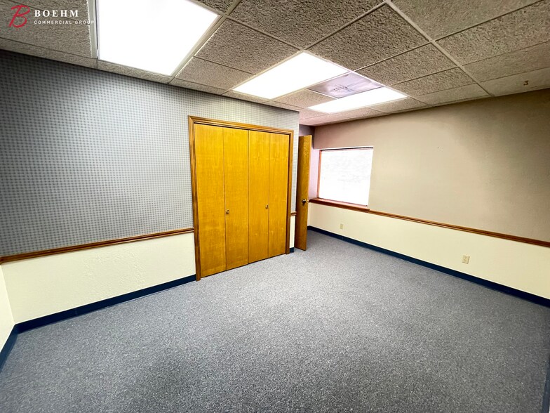 More Photos Of 204 -208 Cully Dr, Kerrville Office For Lease