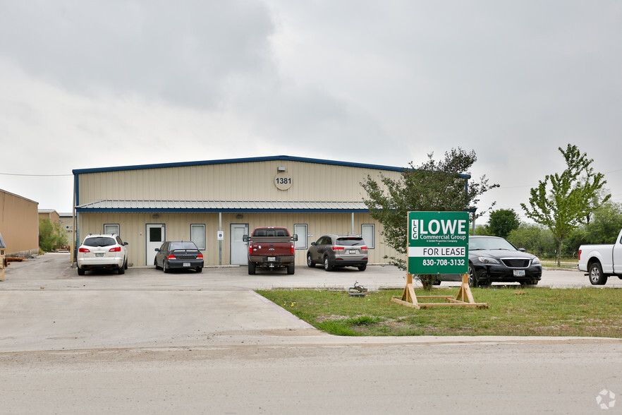 Primary Photo Of 1381 Wald Rd, New Braunfels Showroom For Lease