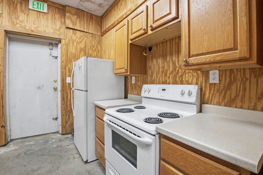 More Photos Of 5450 Highway 90 W, Mobile General Retail For Sale