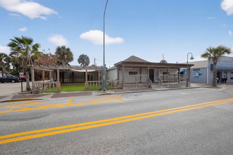 More Photos Of 411 Flagler Ave, New Smyrna Beach Freestanding For Lease