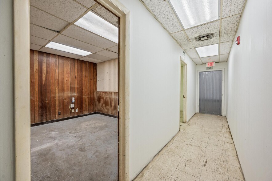 More Photos Of 3041 Gateway Dr, Pompano Beach Warehouse For Sale