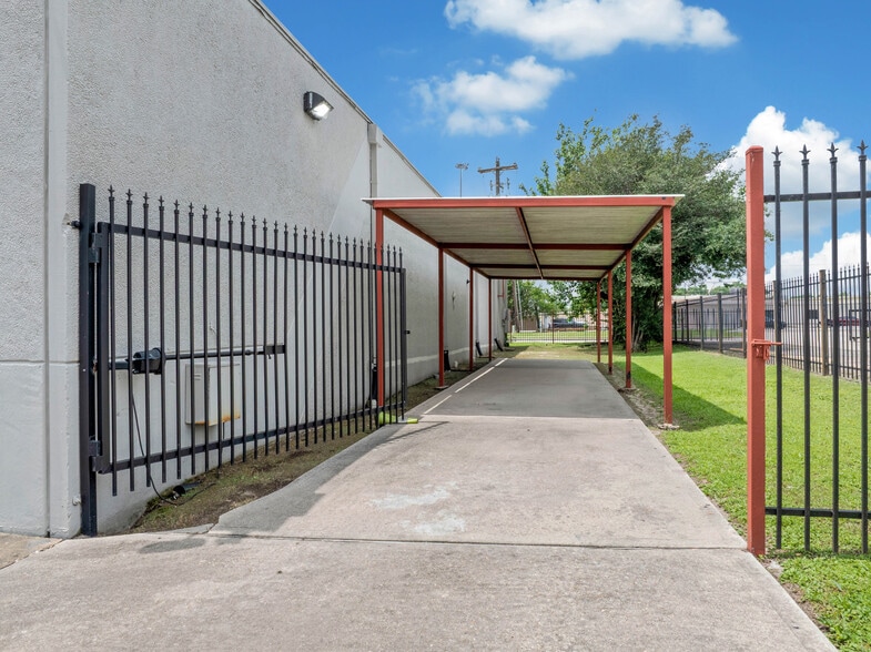 More Photos Of 12036 Airline Dr, Houston Medical For Sale