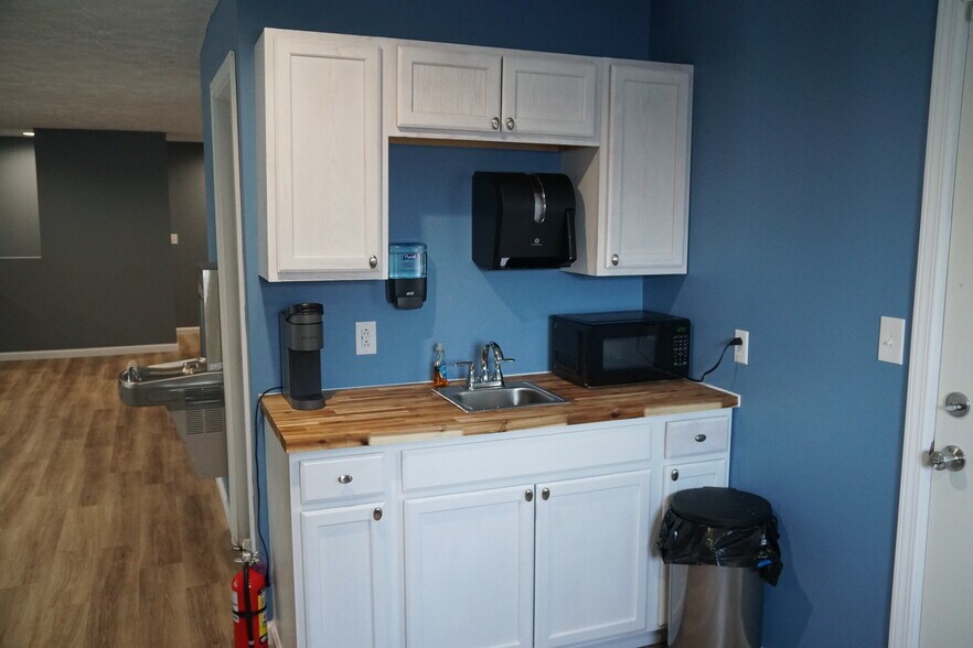 More Photos Of 100 McNeilly Rd, Pittsburgh Light Manufacturing For Sale