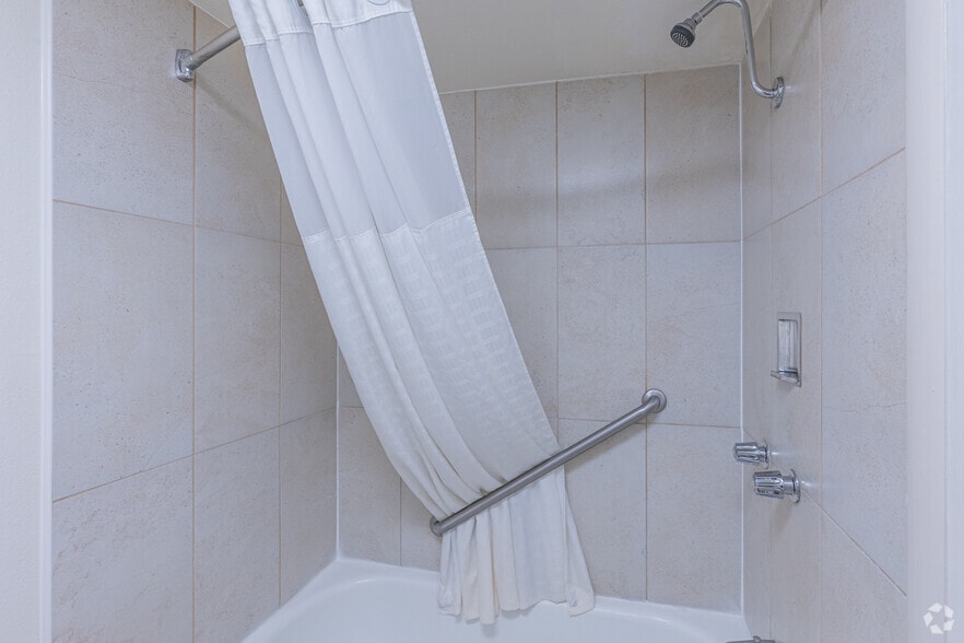 More Photos Of 1015 S Haynes Ave, Miles City Hotel For Sale