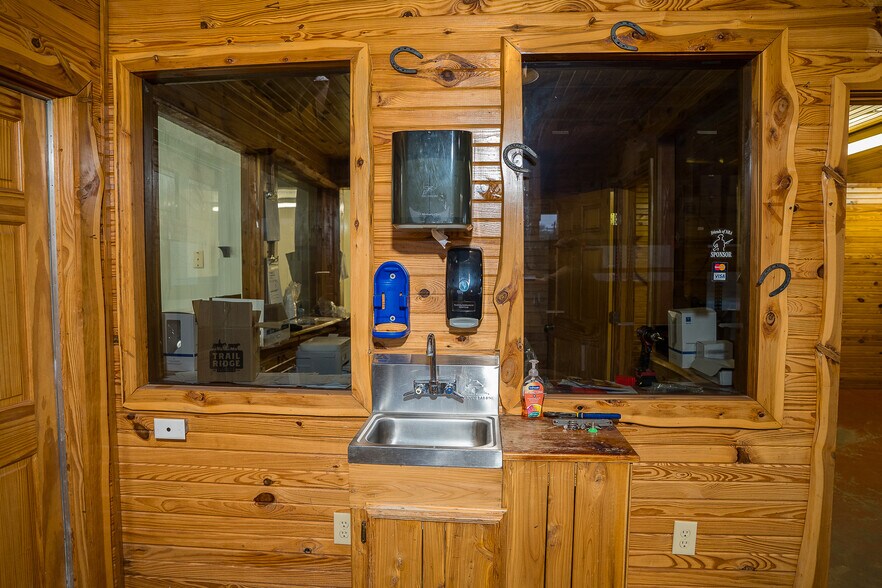 More Photos Of 13637 US Highway 287 N, Grapeland Food Processing For Sale