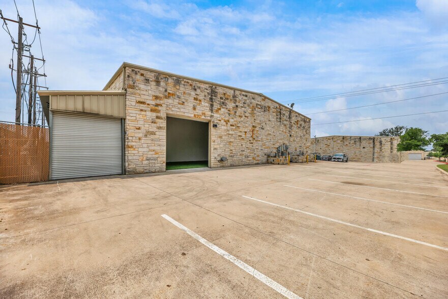 More Photos Of 2000 Windy Ter, Cedar Park Warehouse For Sale