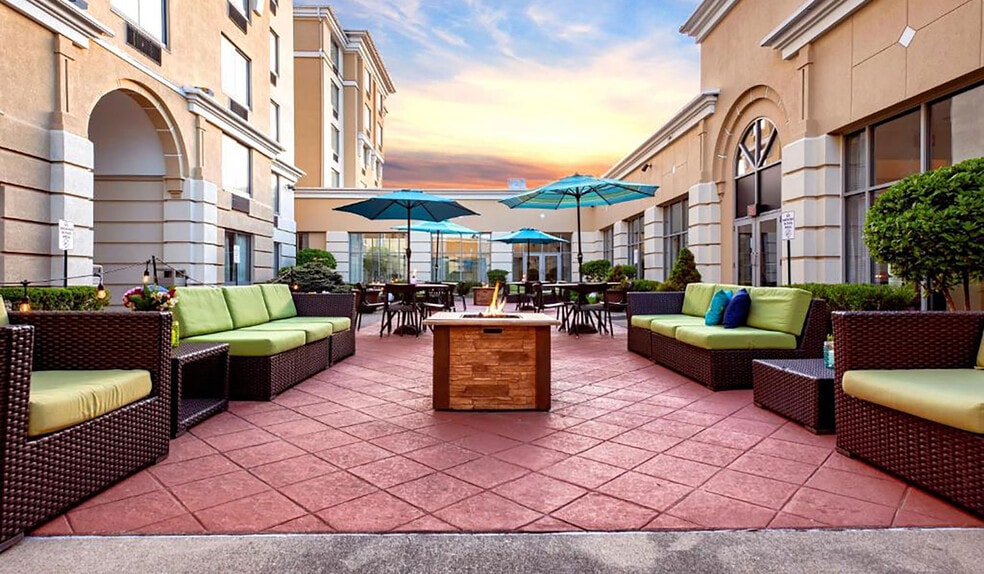 More Photos Of 251 Pennsylvania Pky, Indianapolis Hotel For Sale