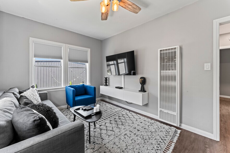 More Photos Of 281 W Main St, Ventura Storefront Retail Residential For Sale