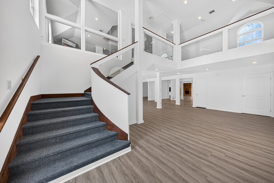 More Photos Of 26214 Hunter Ln, Katy Light Distribution For Lease