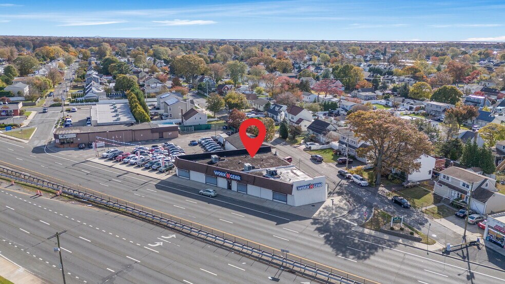 More Photos Of 150 W Sunrise Hwy, Lindenhurst General Retail For Lease