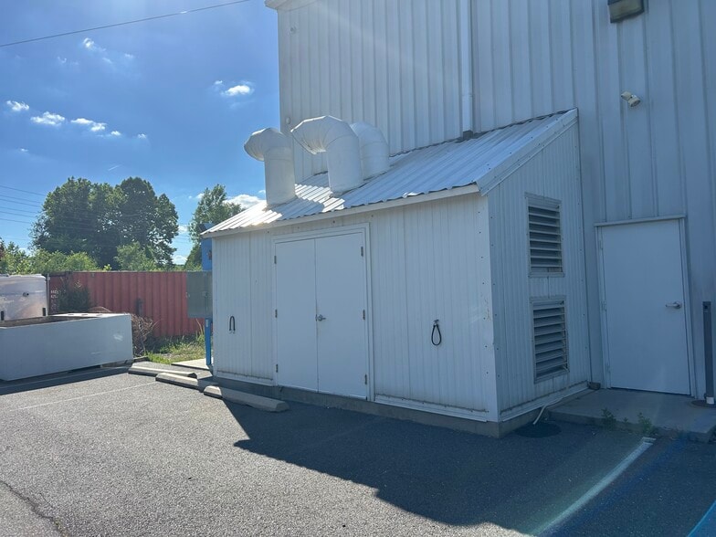 More Photos Of 450 Gateway Dr, Reading Manufacturing For Sale